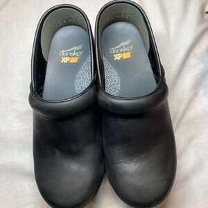 Woman’s dansko shoes size 6